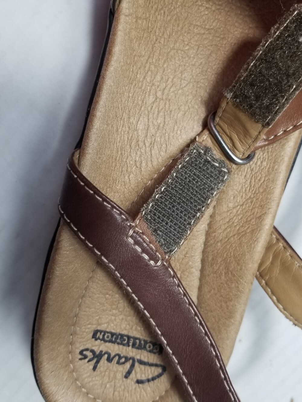 CLARKS COLLECTION WOMEN'S BROWN CROSSOVER SANDALS SIZE 9 - Picture 11 of 16
